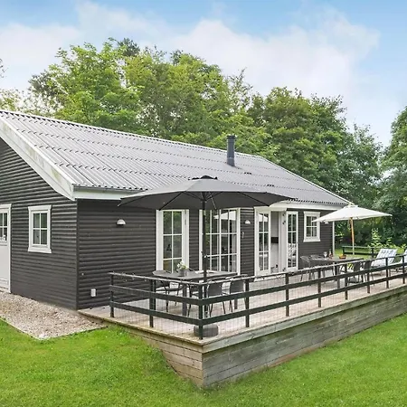 Three-bedroom Holiday In