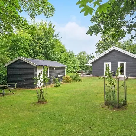 Three-bedroom Holiday In בית נופש *