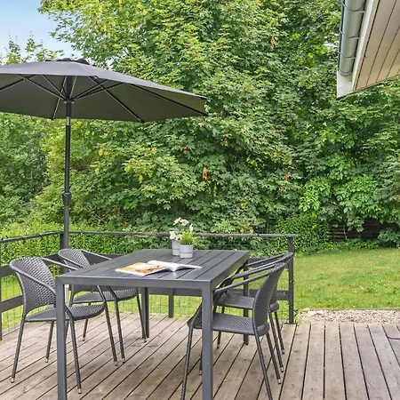 בית נופש Three-bedroom Holiday In *
